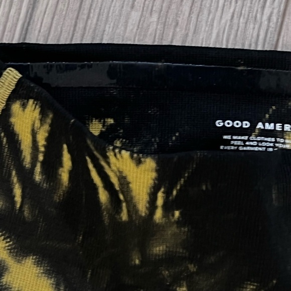 Good American Tie Dye Athletic Leggings | Black/Yellow | XS (00-0) - Picture 5 of 6